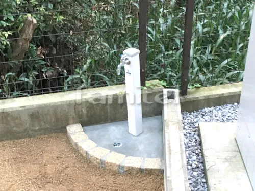 立水栓 ピンコロ囲い水受け(パン) 土間モルタル仕上げ 洗い場