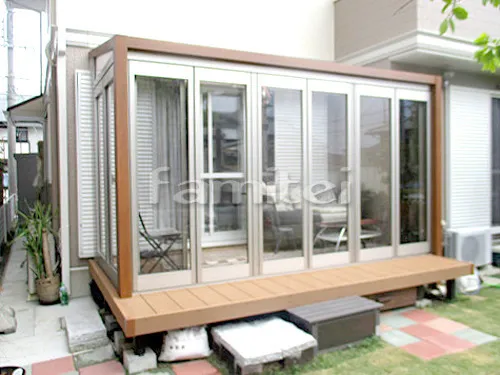 木製調ガーデンルーム YKKAP サンフィール3 デッキ納まり F型フラット屋根 サンルーム