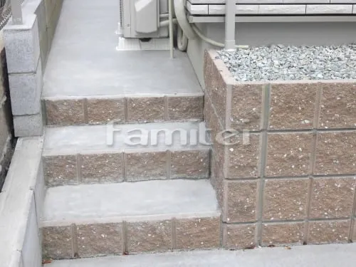 モルタル階段ステップ 蹴上縁ライン 化粧ブロック