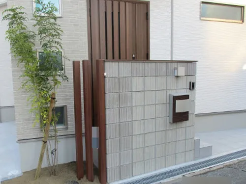 シンボルツリー   シマトネリコ  ブロック塀 （化粧ブロック） ユニソン リゲル 