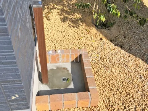 立水栓 ユニソン スプレスタンド60 蛇口2個付き レンガ囲い水受け(パン) 土間モルタル仕上げ 洗い場