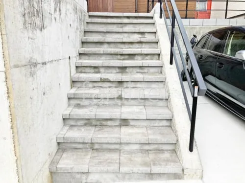 玄関アプローチ 浮遊階段（蹴込み階段） 床平板敷き ユニソン ブラーボステップ