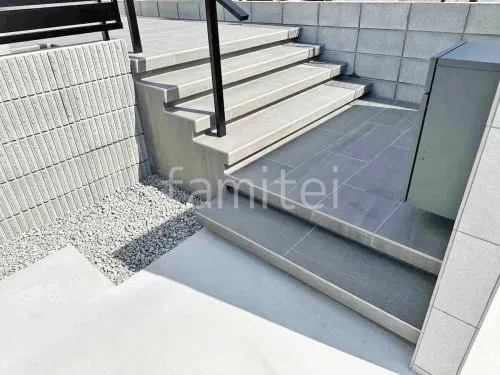 玄関アプローチ浮遊階段(蹴込み階段) 床タイル貼り タカショー セラマイカ