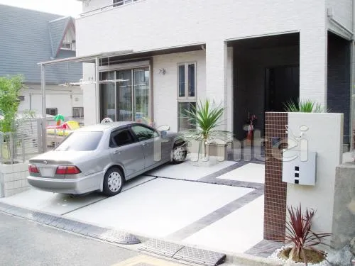 おしゃれ駐車場　機能門柱