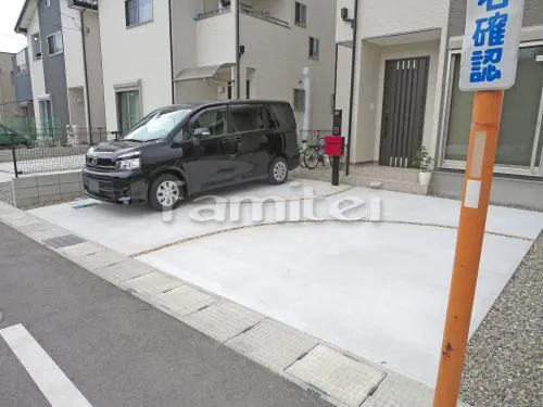 駐車場ガレージ床 土間コンクリート 錆砂利目地 カーブ曲線デザイン