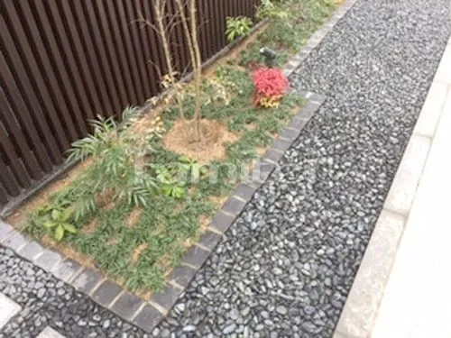 ピンコロ石花壇 下草 低木 植栽