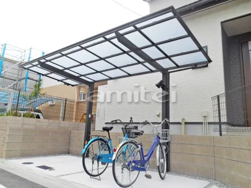 自転車バイク屋根 LIXILリクシル ネスカF 駐輪場屋根 サイクルポート F型フラット屋根 駐車場ガレージ床 土間コンクリート バラス砕石目地 駐車場セキュリティライト照明 Panasonicパナソニック LGWC45030BK