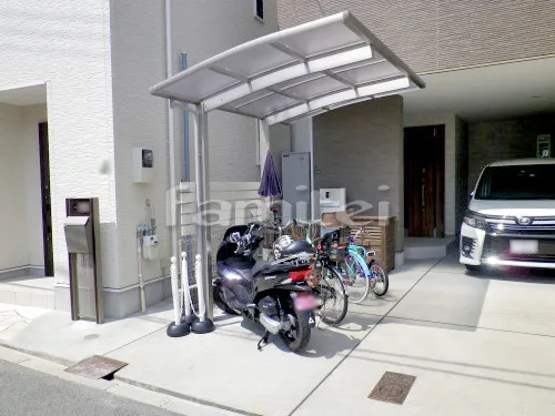 自転車バイク屋根 YKKAP レイナポートグランミニ 駐輪場屋根 サイクルポート R型アール屋根 目隠しフェンス塀 LIXILリクシル デザイナーズパーツ 平板