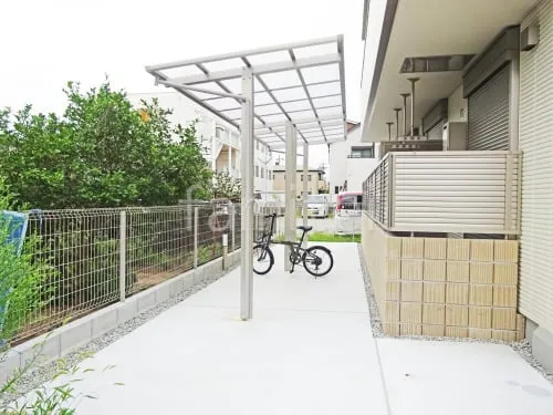 １階テラス屋根 連棟 （雨除け） YKKAP 独立式 レセパ Tタイプ フラット屋根 独立式 スタンダード アルミ形材 フェンス LIXIL AB YL3型 横ルーバー3 目隠し