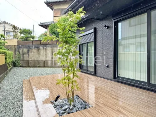 シンボルツリー イロハモミジ 落葉樹 植栽 ロックガーデン 栗石敷き