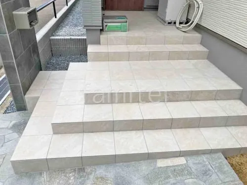 玄関アプローチ階段 床タイル貼り LIXIL ベスパ