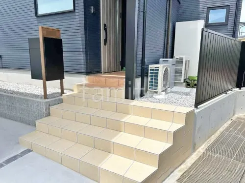 玄関アプローチ階段 床タイル貼り アイコットリョーワ マディソン