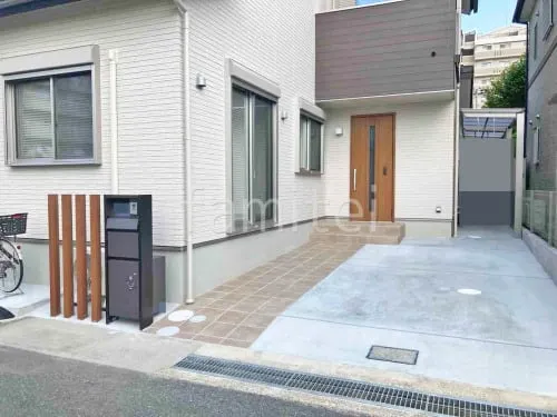 玄関アプローチ 床タイル貼り LIXIL パセオ
