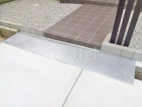 縞板鋼板