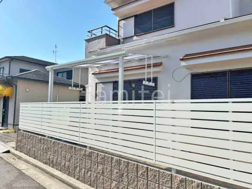 ブロック塀 （化粧ブロック） 久保田セメント バリュー1 ナチュラルGウッド  アルミ形材 フェンス YKKAP シンプレオYS3型 横スリット 目隠し １階テラス屋根 （雨除け） YKKAP ソラリアF フラット屋根 スタンダード 壁付
