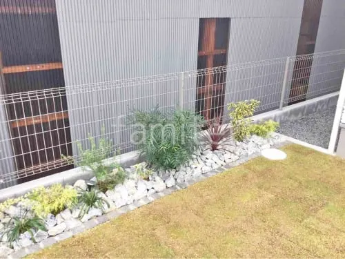 ロックガーデン 栗石敷き 下草 植栽