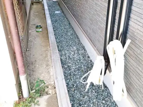 犬走り 防犯砂利敷き バラス砕石 防草シート加工