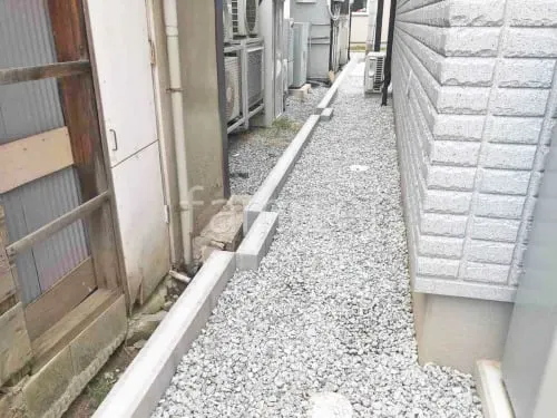 犬走り 防犯砂利敷き バラス砕石 防草シート加工