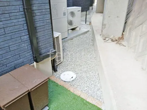 犬走り 防犯砂利敷き バラス砕石 防草シート加工