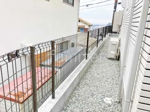 犬走り 防犯砂利敷き バラス砕石 防草シート加工