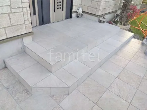 玄関アプローチ階段 床タイル貼り 施主支給