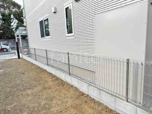 ブロック塀 （化粧ブロック） 太陽エコブロックス 普通CB  スチールメッシュ フェンス YKKAP イーネット3F型 スチール柱 境界・メッシュ