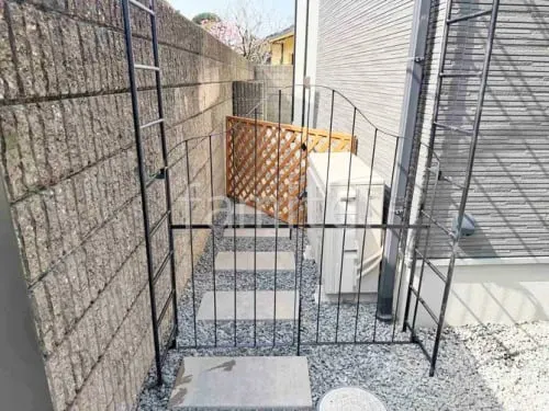 門扉付きアーチ