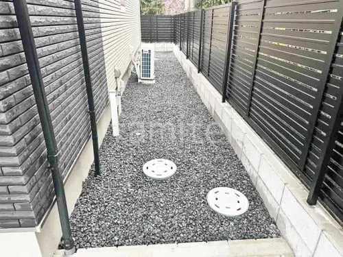 犬走り 防犯砂利敷き バラス砕石 防草シート加工