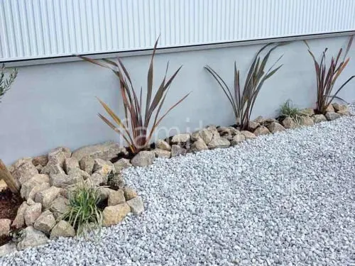 ロックガーデン 割栗石敷き 下草 植栽