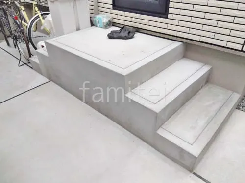 勝手口モルタル階段