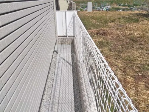 犬走り 土間コンクリート 防犯砂利敷き バラス砕石 防草シート加工