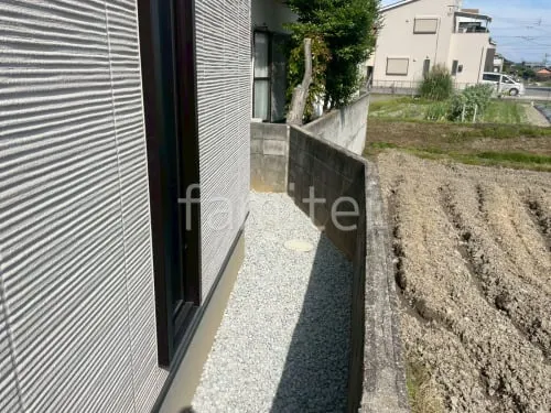 犬走り 防犯砂利敷き バラス砕石 防草シート加工