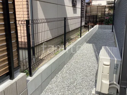 犬走り 防犯砂利敷き バラス砕石 防草シート加工
