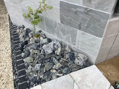 ロックガーデン 栗石敷き