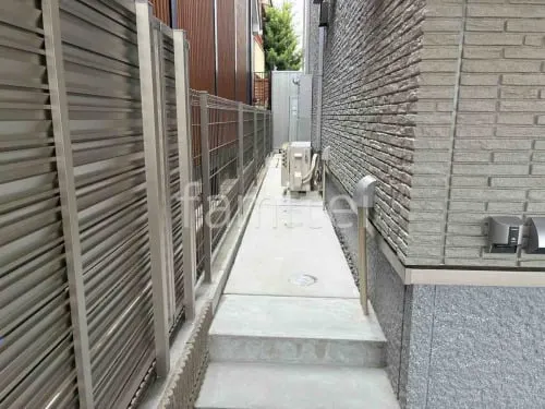 境界フェンス塀 YKKAP イーネット3F 型犬走り 土間コンクリート