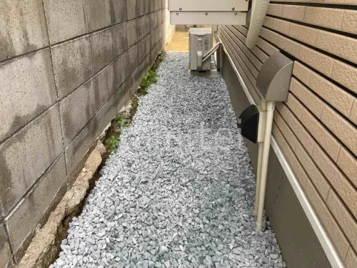 犬走り 防犯砂利敷き バラス砕石 防草シート加工