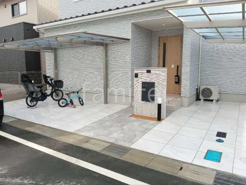 玄関アプローチ 床タイル貼り アイコットリョーワ ルイーダ