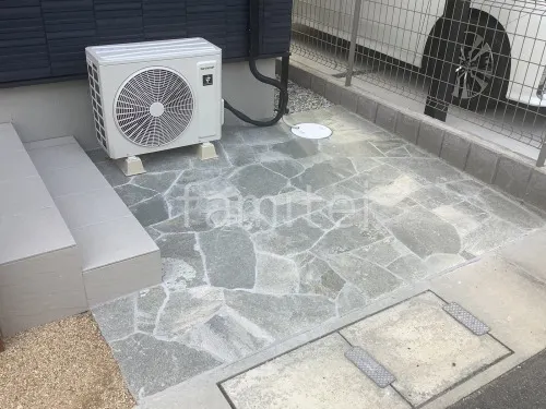 玄関アプローチ 床石貼り 乱形石 石英岩