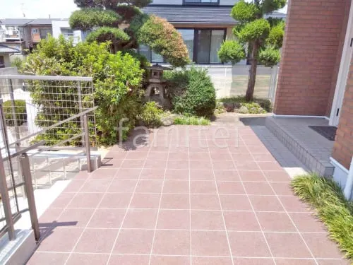 玄関アプローチ 床タイル貼り LIXIL グレイスランド