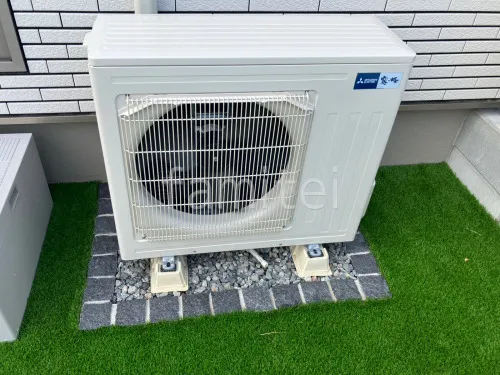室外機下 防犯砂利敷き バラス砕石 見切りピンコロ石
