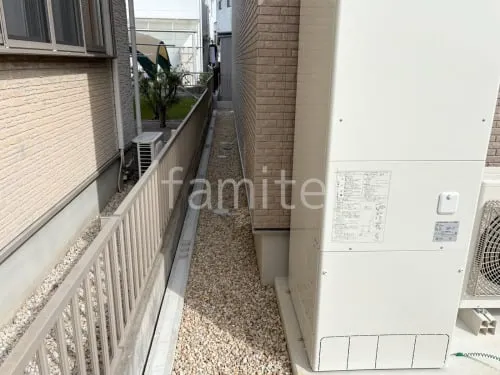 犬走り 錆砂利敷き 防草シート加工