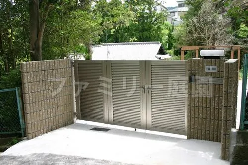 化粧ブロック門柱　門扉