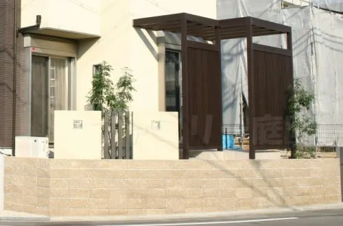 目隠し角柱　ガラスブロック塀 シンボルツリー シマトネリコ