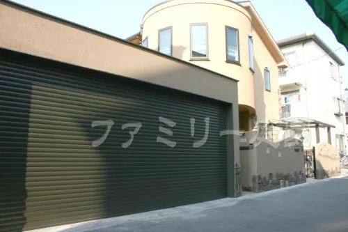 大型車庫ガレージ　シャッター