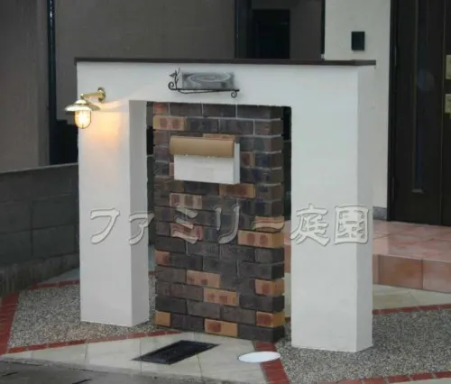 レンガ門柱　郵便ポスト:ディーズガーデン