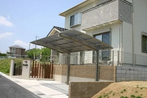 ウリン角柱 枕木外構　境界フェンス