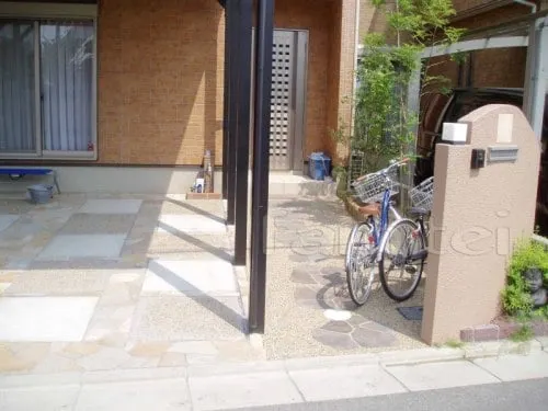 アプローチリフォーム工事　芝生撤去施工後