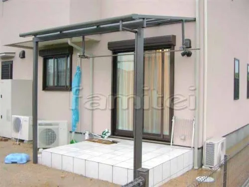洗濯物干し テラス屋根1F F型屋根