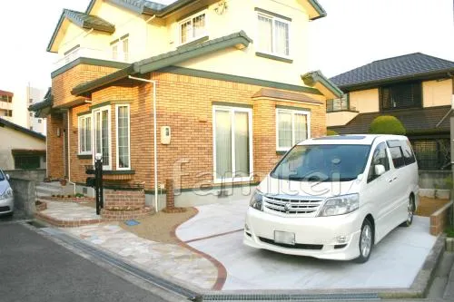 オープン外構　駐車場床 自然石乱形貼り仕上げ