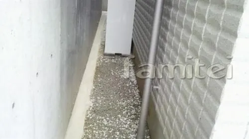 防草シートとバラス(砕石)